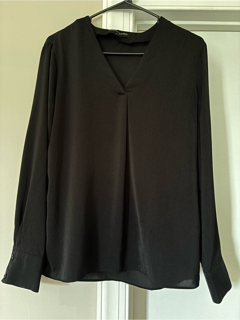 Banana Republic Factory Black V-Neck Long Sleeve Blouse